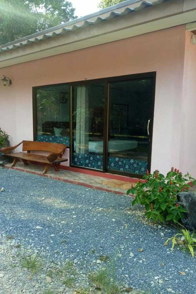 Hotel Baan Long Beach