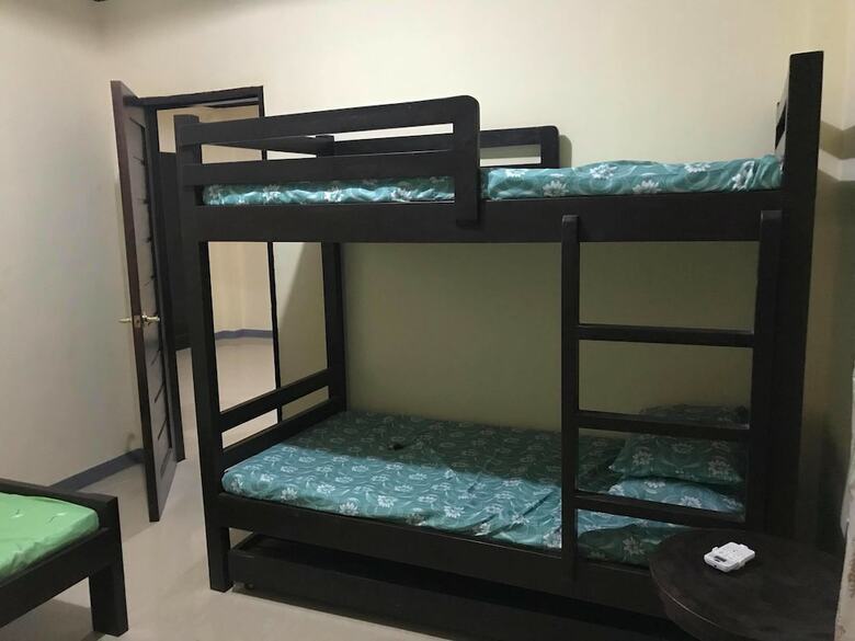 Hotel Zedekiah Transient House