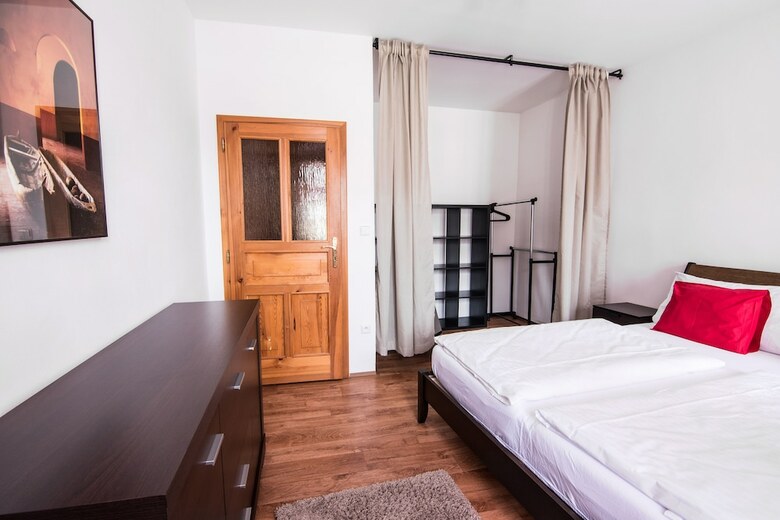 Tylova Apartments