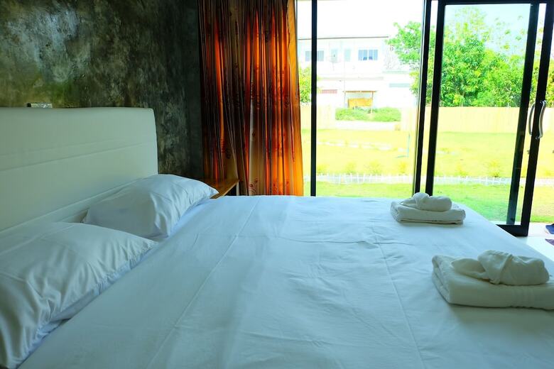 Hotel T Table Inthanon