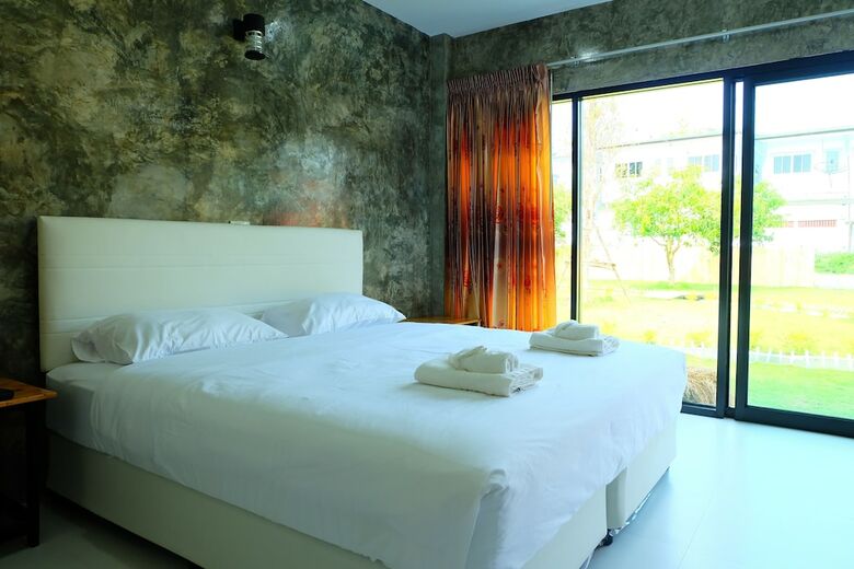 Hotel T Table Inthanon