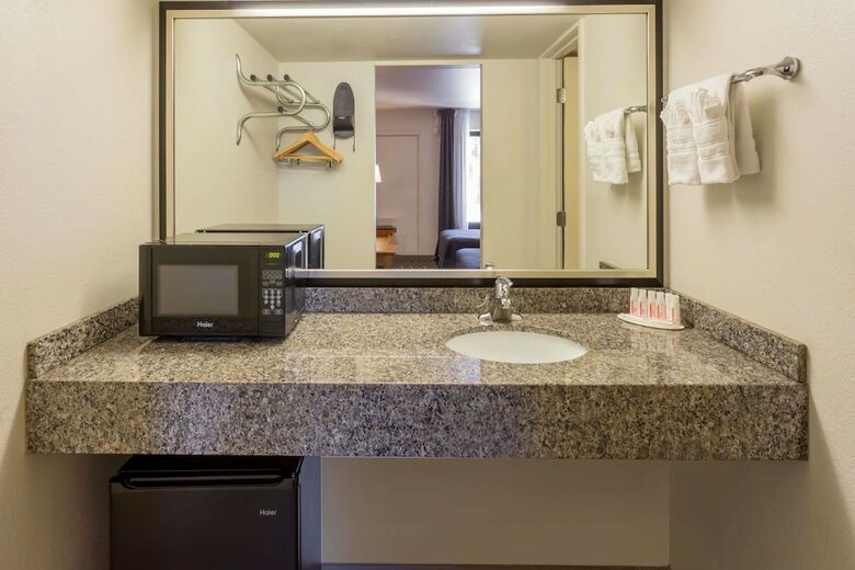 Hotel Howard Johnson By Wyndham Scottsdale Old Town