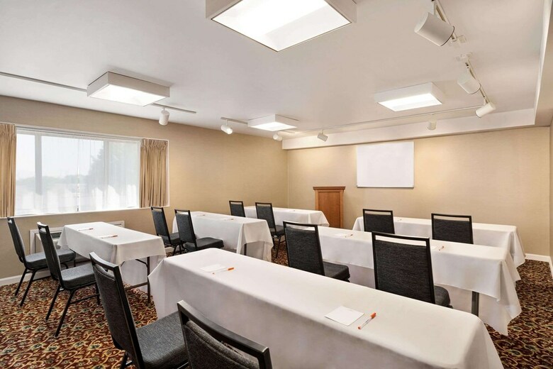 Howard Johnson Hotel By Wyndham South Portland