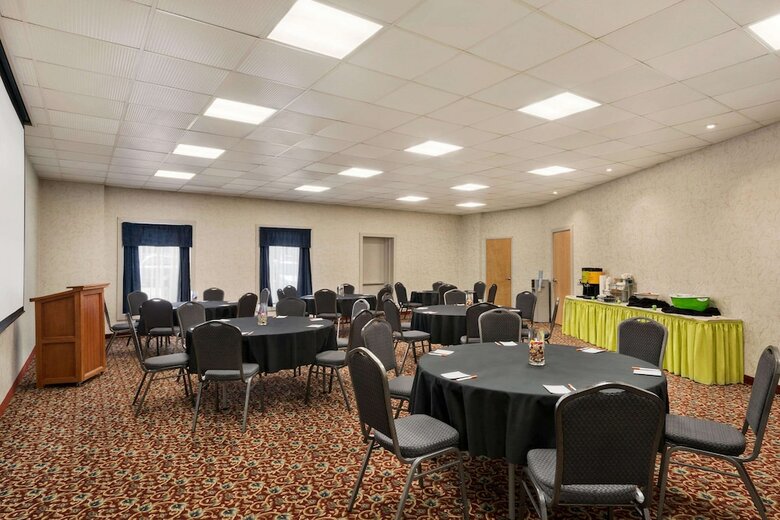 Howard Johnson Hotel By Wyndham South Portland