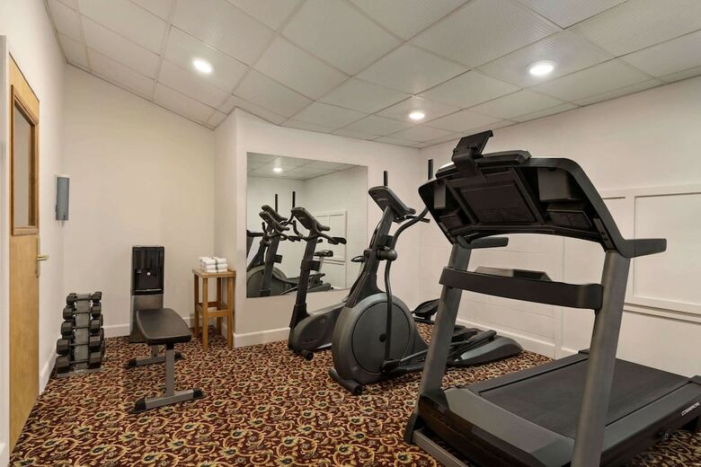 Howard Johnson Hotel By Wyndham South Portland