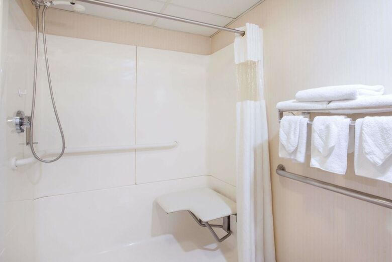 Howard Johnson Hotel By Wyndham South Portland