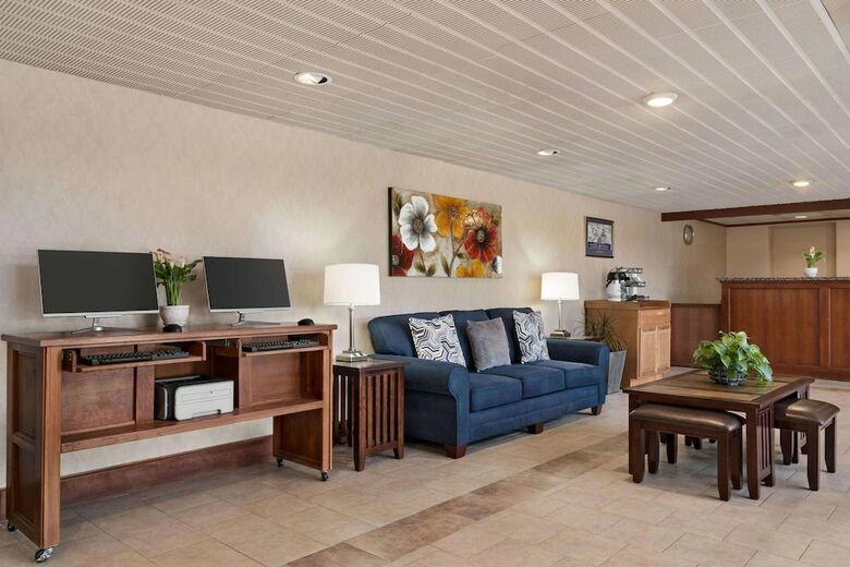 Howard Johnson Hotel By Wyndham South Portland
