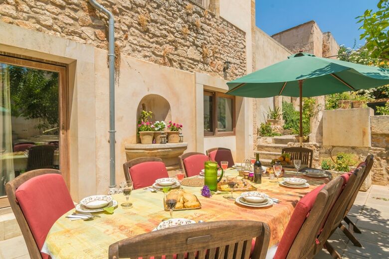 Villa Cal Senyor Dami�
