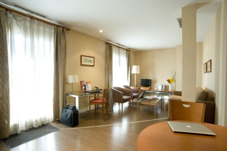Aparthotel Ram�n de La Cruz 41