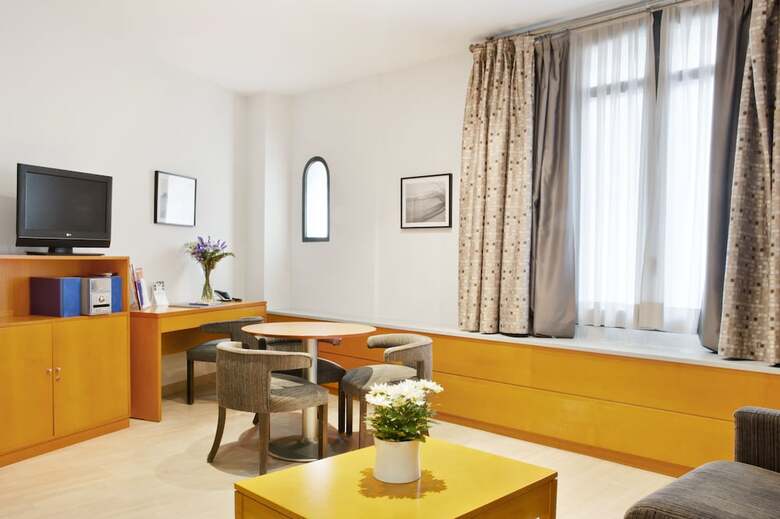 Aparthotel Ram�n de La Cruz 41
