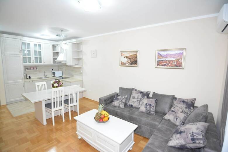 Apartments Dobrotski Dvori