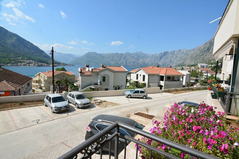 Apartments Dobrotski Dvori