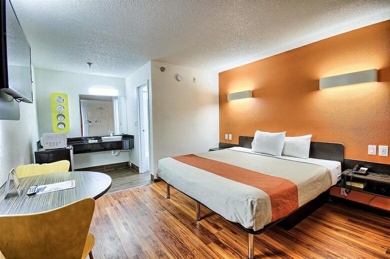 Motel 6 Columbus West