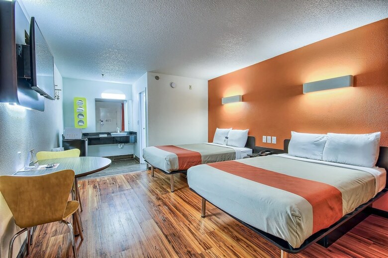 Motel 6 Columbus West