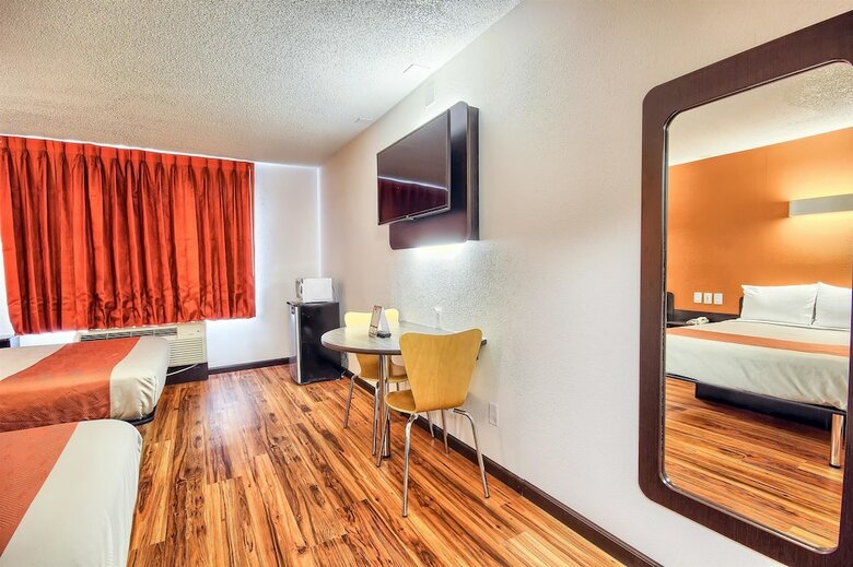 Motel 6 Columbus West
