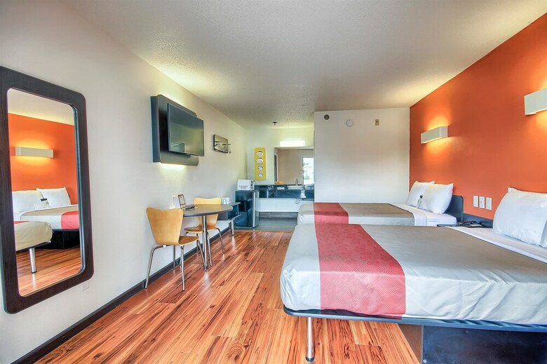Motel 6 Columbus West
