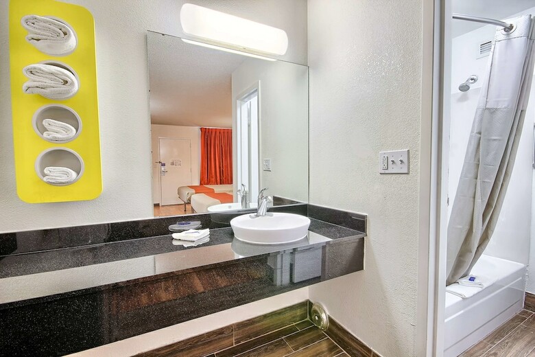 Motel 6 Columbus West