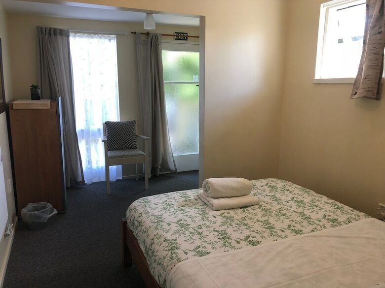 Hostal Almond House Hostel