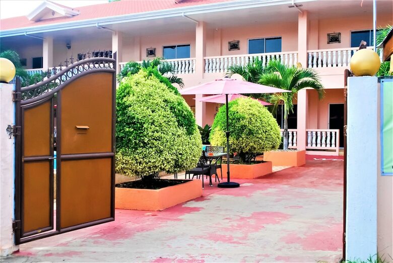 Conrada's Place Hotel And Resort