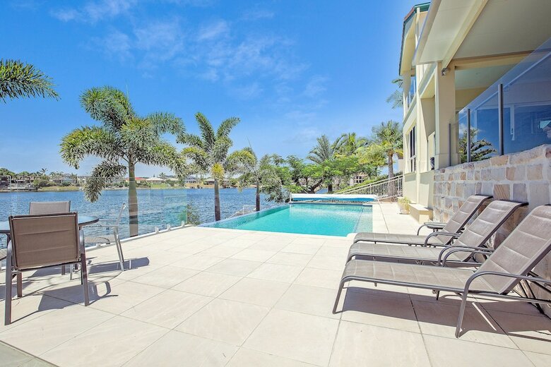 Lakehouse Family Oasis