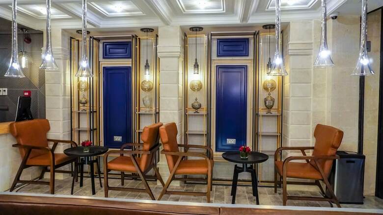 Hotel Maroon Tomtom