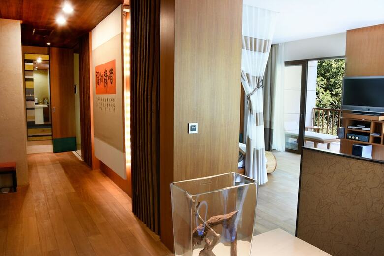 Honeymoon Hotel