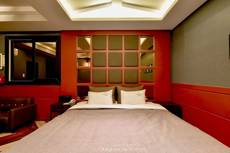French Code Hotel