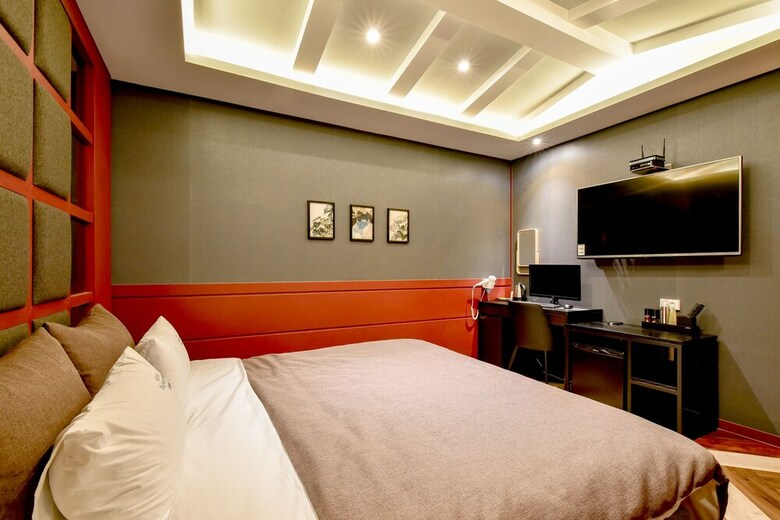 French Code Hotel