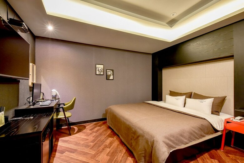French Code Hotel
