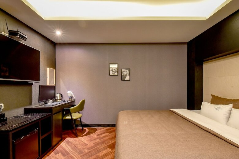 French Code Hotel