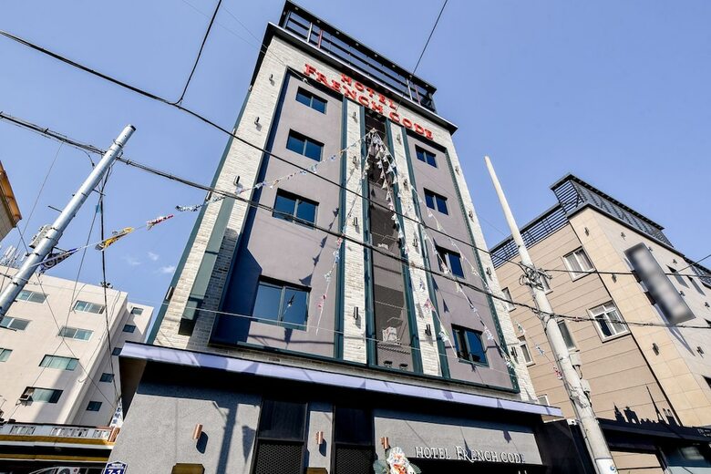 French Code Hotel