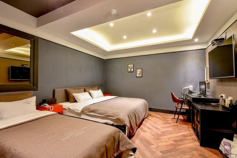 French Code Hotel