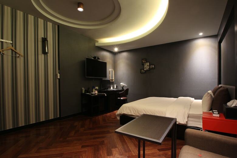 French Code Hotel