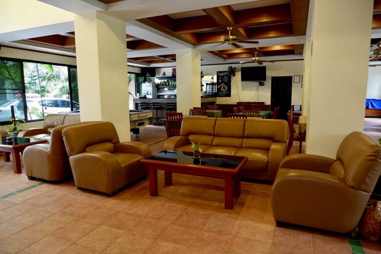 Happy Holiday Resort And Apartment