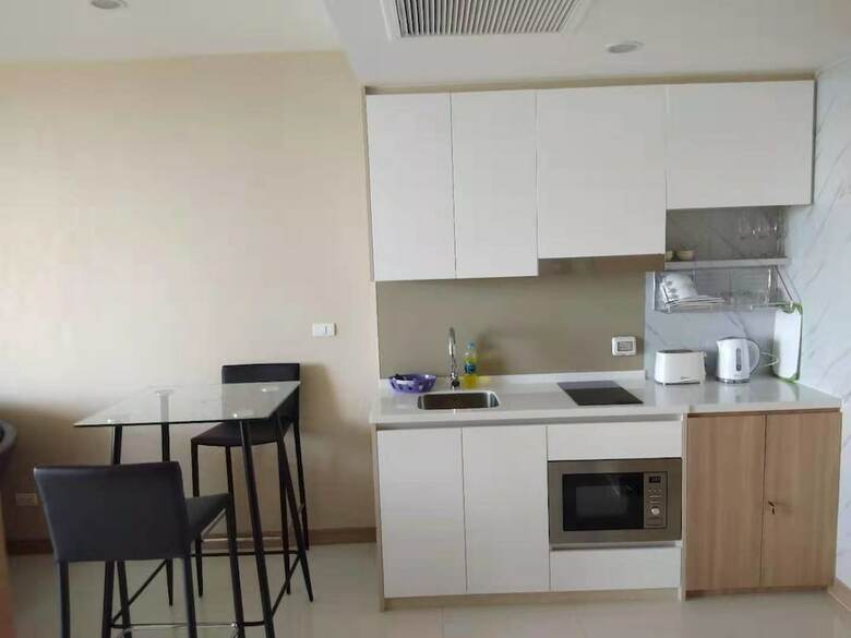 The Riviera Wongamat Hong Apartment