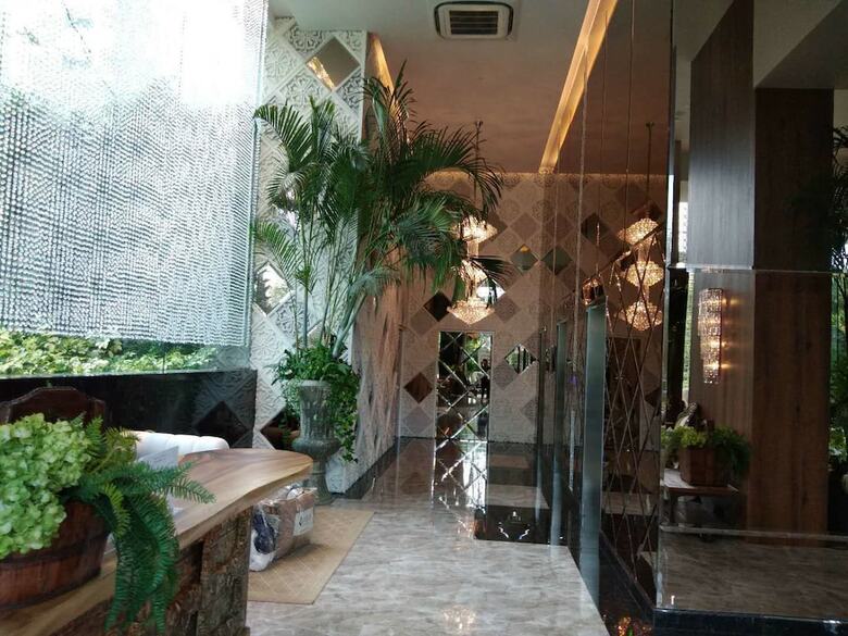 The Riviera Wongamat Hong Apartment