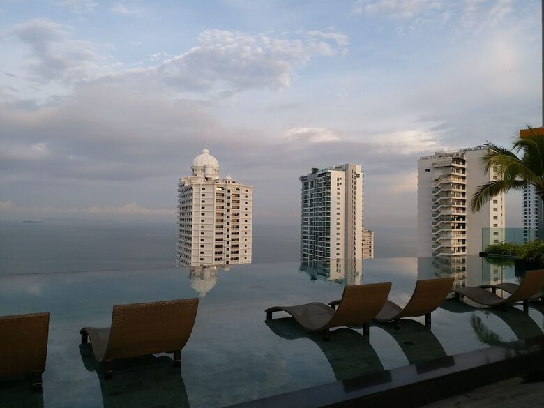 The Riviera Wongamat Hong Apartment
