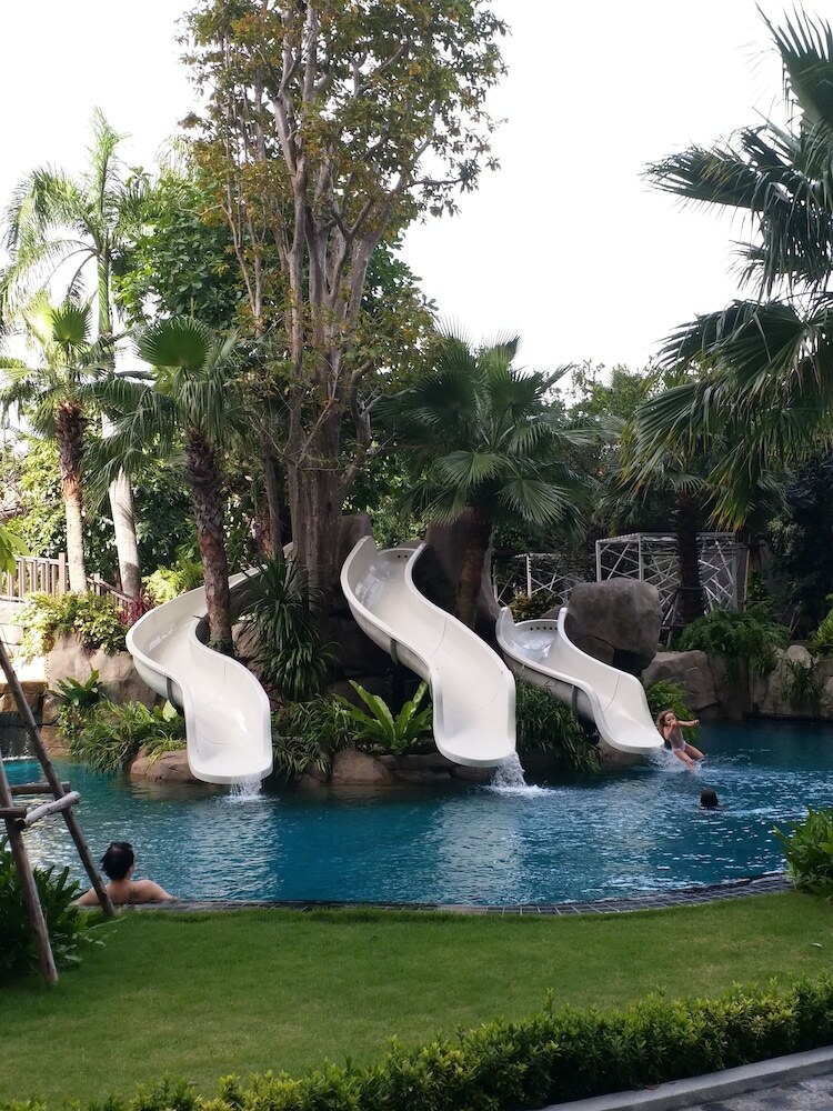 The Riviera Wongamat Hong Apartment