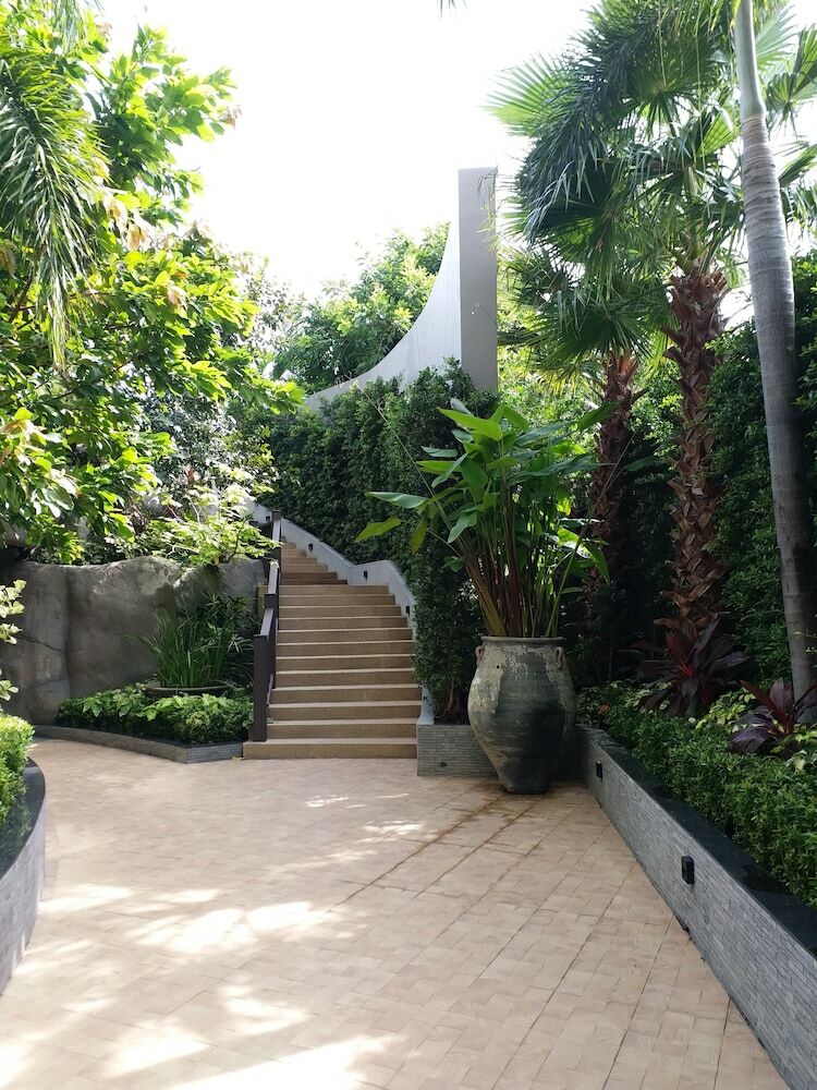 The Riviera Wongamat Hong Apartment