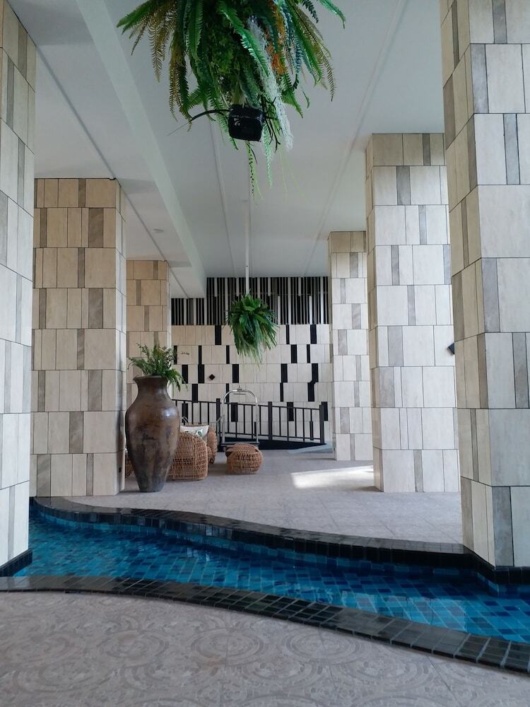 The Riviera Wongamat Hong Apartment