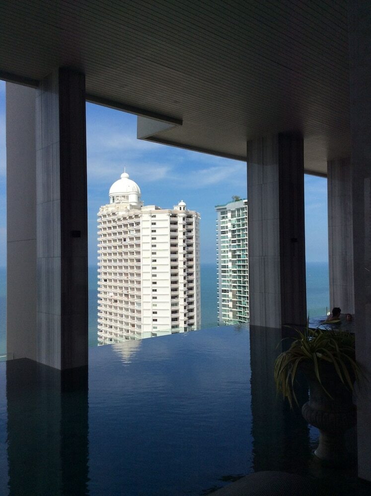 The Riviera Wongamat Hong Apartment