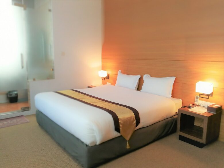 Yama Hotel & Rooftop Bar
