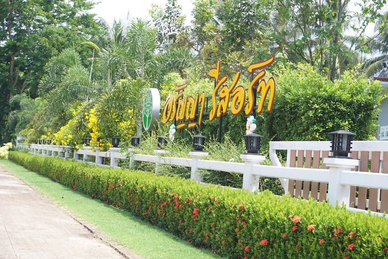 Hotel Aranya Resort