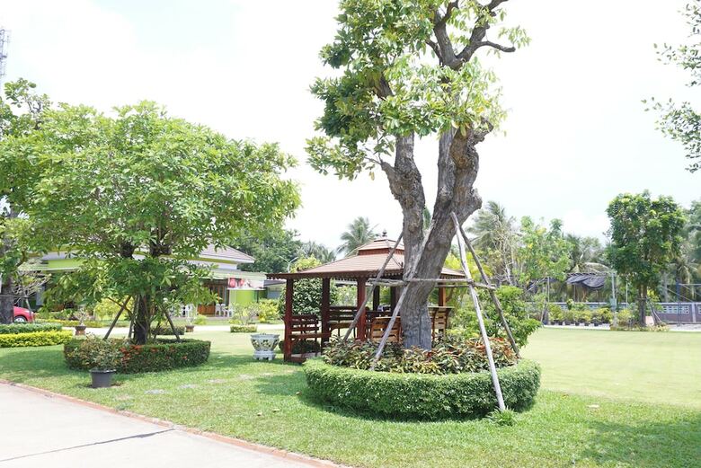 Hotel Aranya Resort