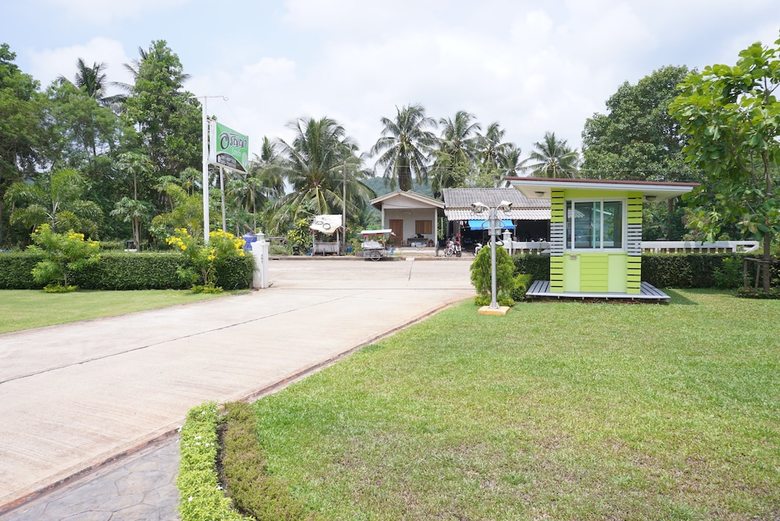 Hotel Aranya Resort