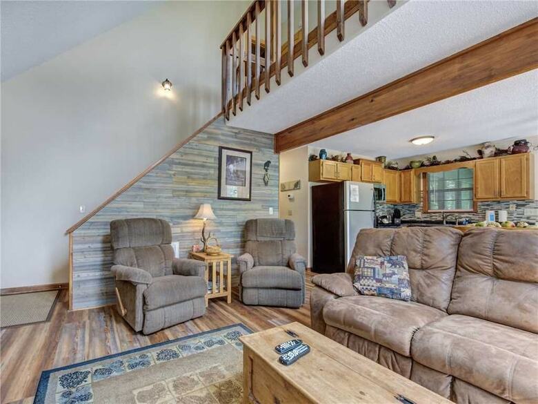 Mountain Charm 3 Bedroom Home With Fireplace
