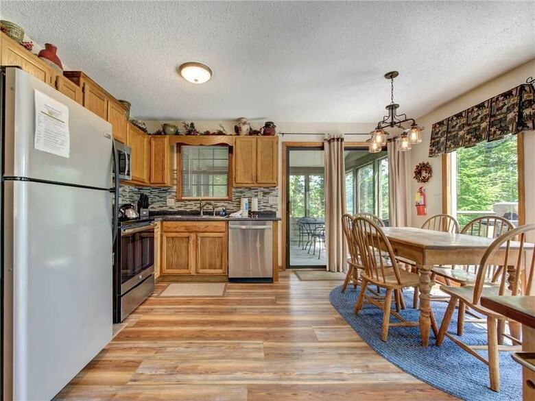 Mountain Charm 3 Bedroom Home With Fireplace