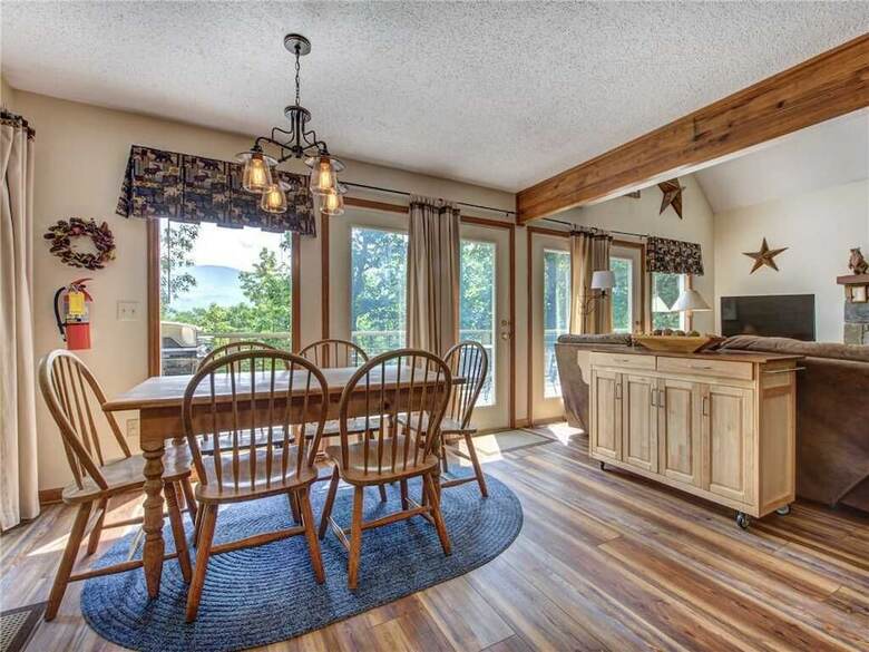 Mountain Charm 3 Bedroom Home With Fireplace
