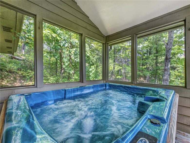 Mountain Charm 3 Bedroom Home With Fireplace