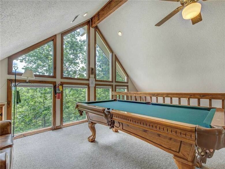 Mountain Charm 3 Bedroom Home With Fireplace